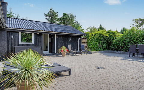 Blandina - 500M from the Sea: Meubilair, Hout, Interieur Ontwerp, Flooring, Verdieping, Stoel, Kamer, Plafond, Woonkamer, Appartement