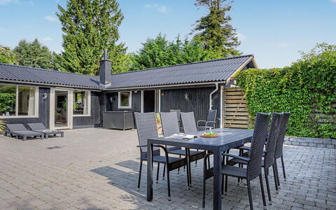 Blandina - 500M from the Sea: Meubilair, Hout, Interieur Ontwerp, Flooring, Verdieping, Stoel, Kamer, Plafond, Woonkamer, Appartement