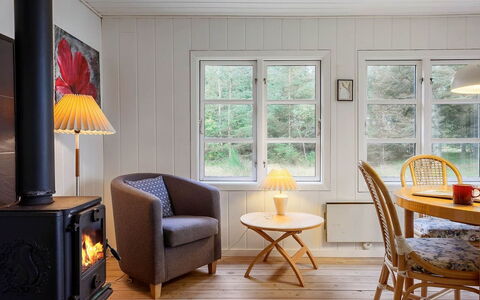 Patti - 700M from the Sea: Flooring, Hout, Meubilair, Verdieping, Interieur Ontwerp, Houten Vloer, Woonkamer, Hardwood, Kamer, Huis