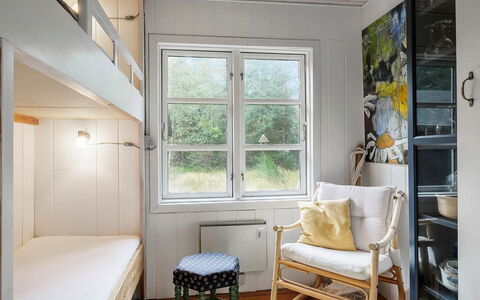 Patti - 700M from the Sea: Interieur Ontwerp, Meubilair, Flooring, Hout, Verdieping, Slaapkamer, Kamer, Verlichting, Bed, Plafond