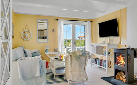 Åsta - 200M from the Sea: Meubilair, Interieur Ontwerp, Flooring, Verdieping, Stoel, Kamer, Plafond, Tafel, Huis, Woonkamer