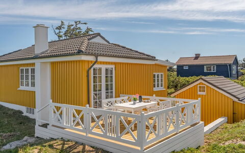 Åsta - 200M from the Sea: Meubilair, Hout, Interieur Ontwerp, Flooring, Verdieping, Stoel, Kamer, Plafond, Woonkamer, Appartement