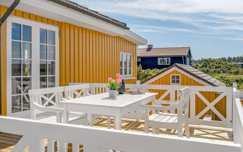 Åsta - 200M from the Sea: Meubilair, Hout, Interieur Ontwerp, Flooring, Verdieping, Stoel, Kamer, Plafond, Woonkamer, Appartement