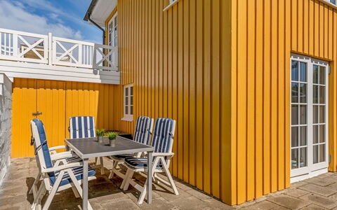 Åsta - 200M from the Sea: Meubilair, Hout, Interieur Ontwerp, Flooring, Verdieping, Stoel, Kamer, Plafond, Woonkamer, Appartement