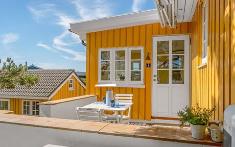 Åsta - 200M from the Sea: Meubilair, Hout, Interieur Ontwerp, Flooring, Verdieping, Stoel, Kamer, Plafond, Woonkamer, Appartement