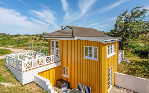 Åsta - 200M from the Sea: Meubilair, Hout, Interieur Ontwerp, Flooring, Verdieping, Stoel, Kamer, Plafond, Woonkamer, Appartement
