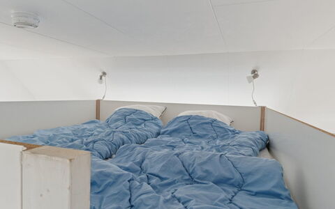 Ruse - 6Km from the Sea: Slaapkamer, Flooring, Verdieping, Bed, Laken, Bedding, Linens, Plafond, Bed Frame, Matras
