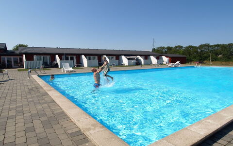 Ruse - 6Km from the Sea: Zwembad, Recreatie, Vrije Tijd, Toevlucht, Schaduw, Hotel, Buitenmeubels, Recreatiecentrum, Badplaats