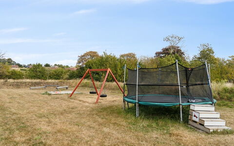 Ruse - 6Km from the Sea: Trampoline, Trampolinespringen - Materialen En Benodigdheden, Plain, Speeltoestel, Land Lot, Netto, Schaduw, Trampolinespringen, Gazon, Tuin