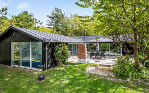 Simjanka - 800M from the Sea: Hout, Huis, Veranda, Dek, Hardwood, Dak, Beits, Houten Vloer, Eco Hotel