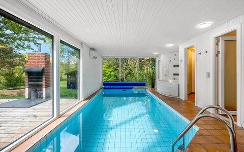 Simjanka - 800M from the Sea: Hout, Huis, Veranda, Dek, Hardwood, Dak, Beits, Houten Vloer, Eco Hotel