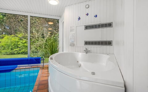 Simjanka - 800M from the Sea: Hout, Huis, Veranda, Dek, Hardwood, Dak, Beits, Houten Vloer, Eco Hotel