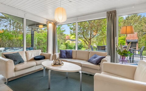 Simjanka - 800M from the Sea: Hout, Huis, Veranda, Dek, Hardwood, Dak, Beits, Houten Vloer, Eco Hotel