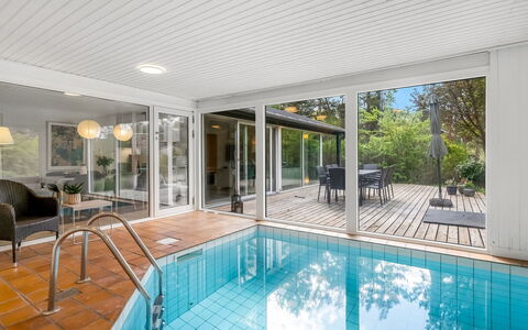 Simjanka - 800M from the Sea: Hout, Huis, Veranda, Dek, Hardwood, Dak, Beits, Houten Vloer, Eco Hotel