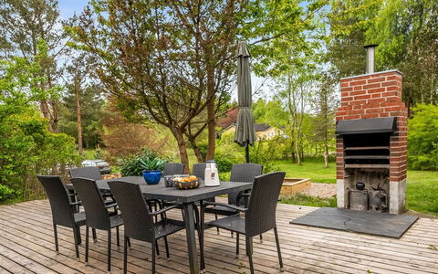 Simjanka - 800M from the Sea: Hout, Huis, Veranda, Dek, Hardwood, Dak, Beits, Houten Vloer, Eco Hotel
