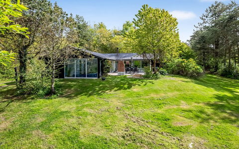 Simjanka - 800M from the Sea: Hout, Huis, Veranda, Dek, Hardwood, Dak, Beits, Houten Vloer, Eco Hotel
