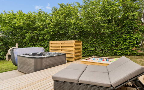 Cyrill - 2Km from the Sea: Hout, Buitenmeubels, Meubilair, Tuin, Dek, Hardwood, Patio, Beits, Buitentafel, Schaduw