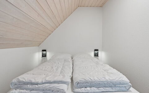 Cyrill - 2Km from the Sea: Hout, Plafond, Slaapkamer, Verdieping, Flooring, Interieur Ontwerp, Verlichting, Bed, Linens, Bedding