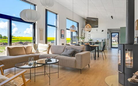 Marten - 500M from the Sea: Huis, Verdieping, Woonkamer, Plafond, Keuken En Eettafel, Stoel, Houten Vloer, Lichte Inrichting, Bankstel