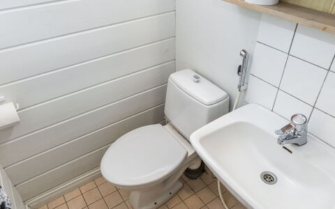 Voimatahko: Wc Bril, Badkamer, Toilet, Loodgieterswerkinrichting, Flooring, Wastafel, Verdieping, Wastafel In De Badkamer, Loodgieter, Interieur Ontwerp