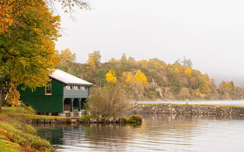 Scottishhighlands.lochness: Water, Groen, Waterweg, Waterloop, Bank, Meer, Reflectie, Kanaal, Rivier, Reservoir