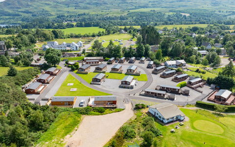 Scottishhighlands.lochness: Woongebied, Landschap, Dak, Menselijke Nederzetting, Voorstad, Luchtfotografie, Vogelperspectief, Dorp, Landscaping, Park