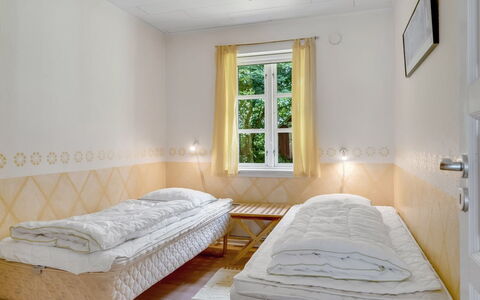 Virve - 100M to the Fjord: Muur, Hout, Verdieping, Flooring, Interieur Ontwerp, Slaapkamer, Bed, Bed Frame, Kamer, Bedding