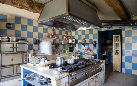 Le Tre Virtù Luxury Relais, Private Pool, Mugello: Keuken, Countertop, Fornuis, Interieur Ontwerp, Verlichting, Meubilair, Toestel Van De Keuken, Major Appliance, Gasfornuis, Fornuis