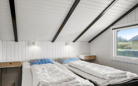 Månviva - 250M from the Sea: Hout, Slaapkamer, Plafond, Bed, Verdieping, Bedding, Huis, Laken, Bed Frame, Linens