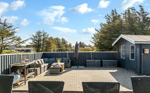 Månviva - 250M from the Sea: Buitenmeubels, Meubilair, Huis, Stoel, Dek, Buitentafel, Patio, Tuin, Hardwood, Schaduw