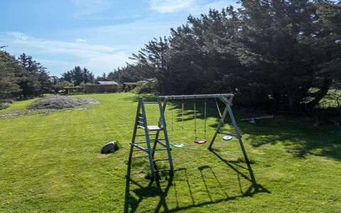 Månviva - 250M from the Sea: Ladder, Tuin, Gazon, Park, Werf, Backyard, Speeltoestel