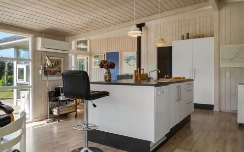 Annvy - 875M from the Sea: Meubilair, Hout, Interieur Ontwerp, Flooring, Verdieping, Stoel, Kamer, Plafond, Woonkamer, Appartement