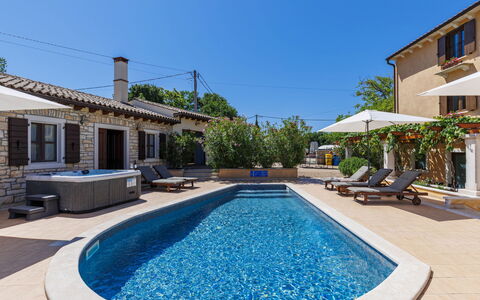 Villa Christina: Zwembad, Buitenmeubels, Toevlucht, Meubilair, Stoel, Eco Hotel, Schaduw, Landgoed, Flagstone, Ligstoel