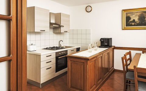 Casa Laura: Flooring, Interieur Ontwerp, Cabinetry, Hout, Meubilair, Keuken, Verdieping, Countertop, Kamer, Kast