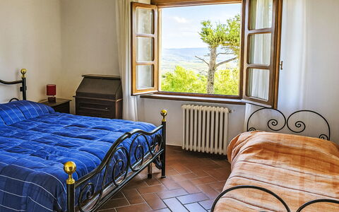 Casa Laura: Meubilair, Huis, Bed, Slaapkamer, Bed Frame, Bedding, Villa, Hotel, Laken, Hardwood