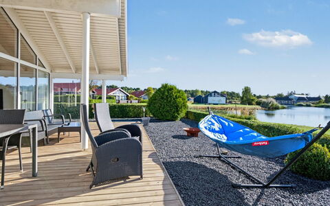 Østmar - 1.3Km from the Sea: Huis, Huis, Dak, Verblijf, Landgoed, Schaduw, Siding, Veranda, Landscaping, Villa