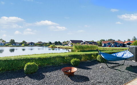 Østmar - 1.3Km from the Sea: Huis, Huis, Dak, Verblijf, Landgoed, Schaduw, Siding, Veranda, Landscaping, Villa