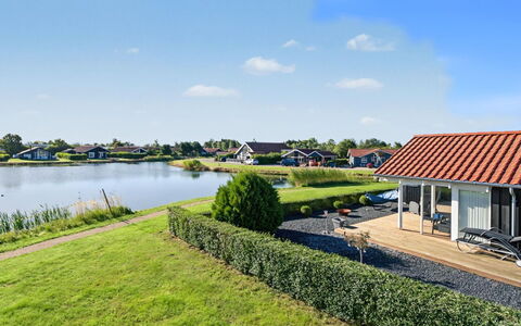 Østmar - 1.3Km from the Sea: Huis, Huis, Dak, Verblijf, Landgoed, Schaduw, Siding, Veranda, Landscaping, Villa