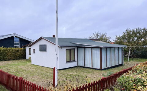 Ginger - 50M from the Sea: Dak, Huis, Huis, Verblijf, Deur, Siding, Dek, Veranda, Plank, Hardwood