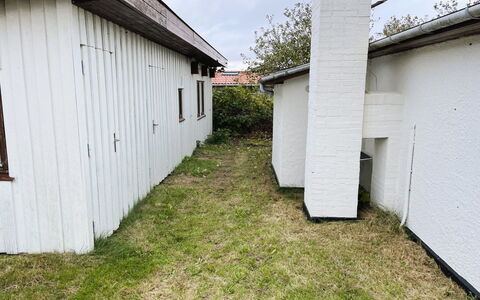 Ginger - 50M from the Sea: Dak, Huis, Huis, Verblijf, Deur, Siding, Dek, Veranda, Plank, Hardwood
