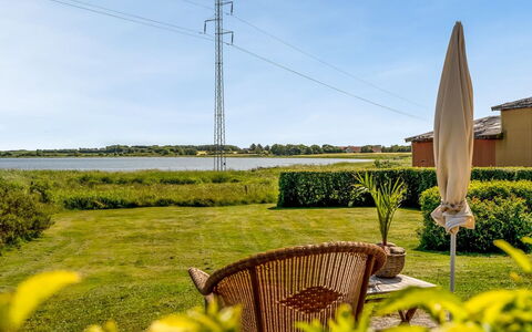 Jurien - 50M to the Fjord: Meubilair, Hout, Interieur Ontwerp, Flooring, Verdieping, Stoel, Kamer, Plafond, Woonkamer, Appartement