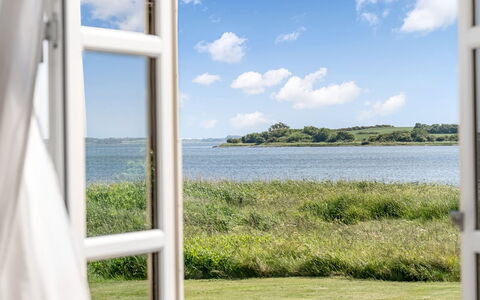 Jurien - 50M to the Fjord: Meubilair, Hout, Interieur Ontwerp, Flooring, Verdieping, Stoel, Kamer, Plafond, Woonkamer, Appartement