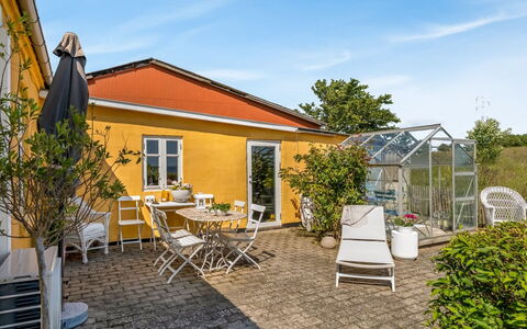 Jurien - 50M to the Fjord: Meubilair, Hout, Interieur Ontwerp, Flooring, Verdieping, Stoel, Kamer, Plafond, Woonkamer, Appartement