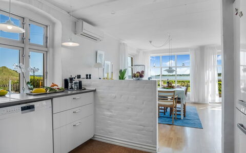 Jurien - 50M to the Fjord: Keuken, Flooring, Hout, Countertop, Verdieping, Meubilair, Major Appliance, Interieur Ontwerp, Toestel Van De Keuken, Huis