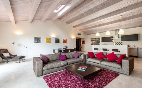 Cignella Resort: Meubilair, Interieur Ontwerp, Bankstel, Flooring, Woonkamer, Plafond, Verdieping, Kamer, Huis, Appartement