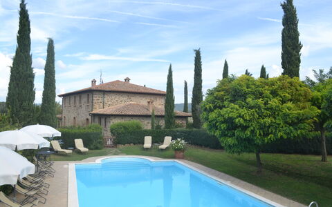 Podere Peteglia: Tuin, Landgoed, Haag, Landscaping, Villa, Herenhuis, Binnenplaats, Evergreen, Hacienda