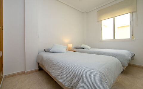 Altea Natura: Bed, Slaapkamer, Muur, Verdieping, Hout, Flooring, Laken, Bedding, Meubilair, Interieur Ontwerp