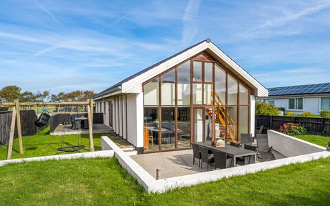 Talida - 500M from the Sea: Meubilair, Hout, Interieur Ontwerp, Flooring, Verdieping, Stoel, Kamer, Plafond, Woonkamer, Appartement