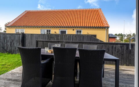Talida - 500M from the Sea: Meubilair, Hout, Interieur Ontwerp, Flooring, Verdieping, Stoel, Kamer, Plafond, Woonkamer, Appartement