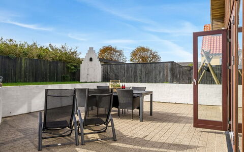 Talida - 500M from the Sea: Meubilair, Hout, Interieur Ontwerp, Flooring, Verdieping, Stoel, Kamer, Plafond, Woonkamer, Appartement